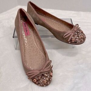 Gorgeous Designer Betsy Johnson Tan w Pink Undertones Flats w Copper Bling 8.5 M